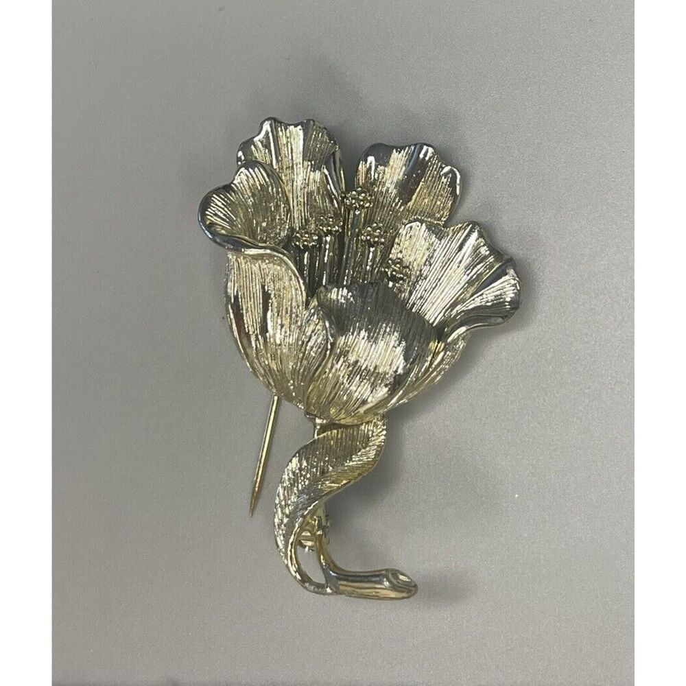 Vintage Lisner Womens Flower Pin Brooch Gold Tone Detailed Floral Design 2" Tall